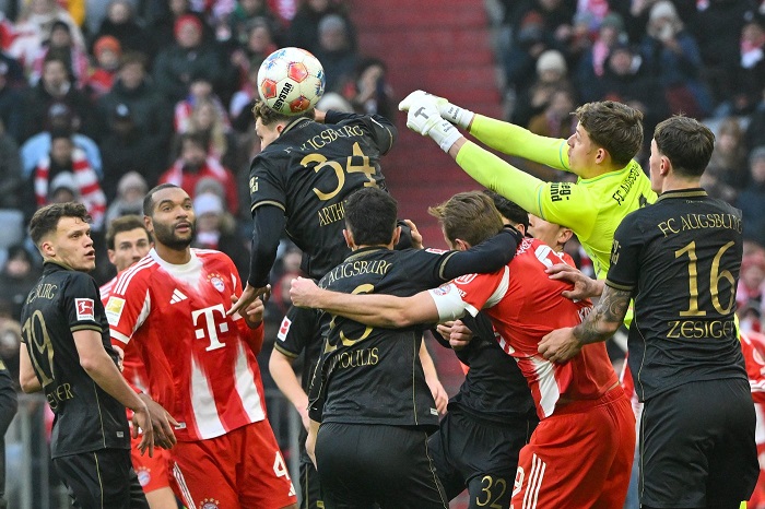 De twee langste ongeslagen reeksen van FC Bayern München werden verbroken door Augsburg